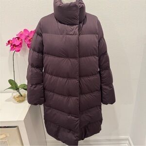 Uniqlo Women's Puffer Jacket in Deep Plum